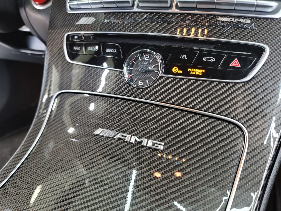 카오카오> 벤츠C63AMG - 프론트 송풍구엠비언트 (순정 3색)