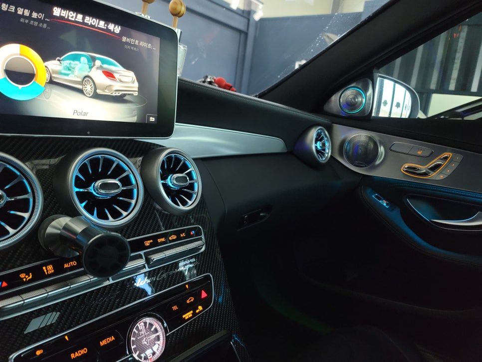 카오카오> 벤츠C63AMG - 프론트 송풍구엠비언트 (순정 3색)