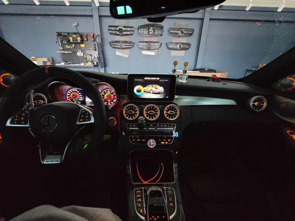 카오카오> 벤츠C63AMG - 프론트 송풍구엠비언트 (순정 3색)