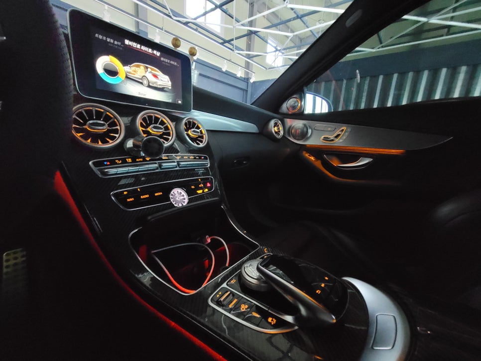 카오카오> 벤츠C63AMG - 프론트 송풍구엠비언트 (순정 3색)