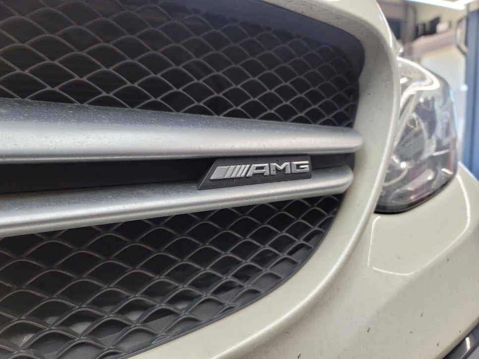 광주 벤츠레트로핏 > 벤츠 C 63amg 세로그릴 교체 시공
