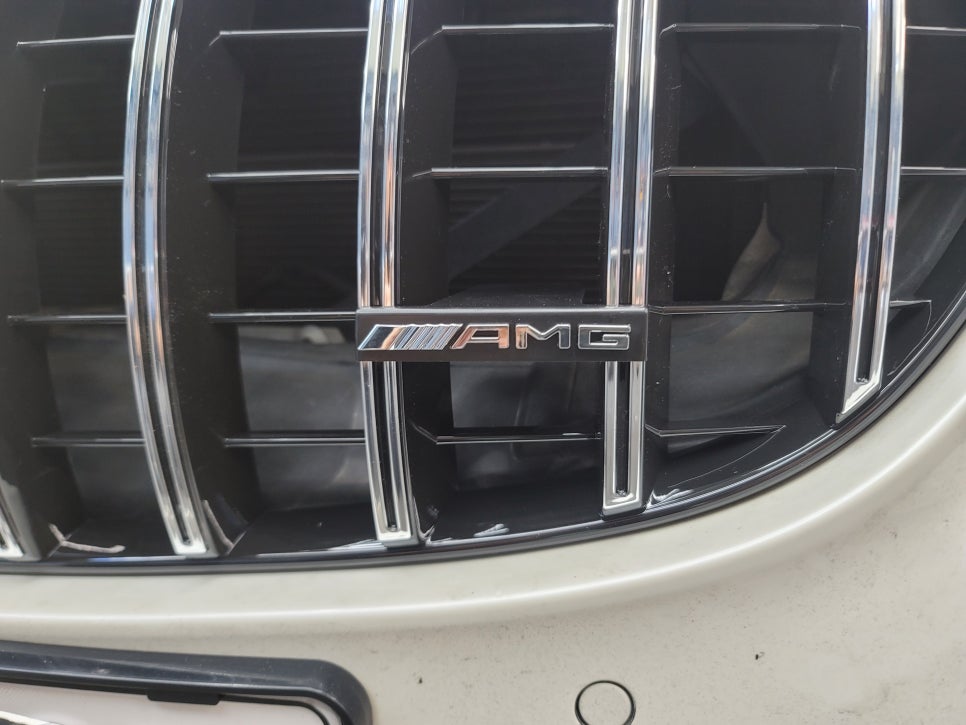 광주 벤츠레트로핏 > 벤츠 C 63amg 세로그릴 교체 시공