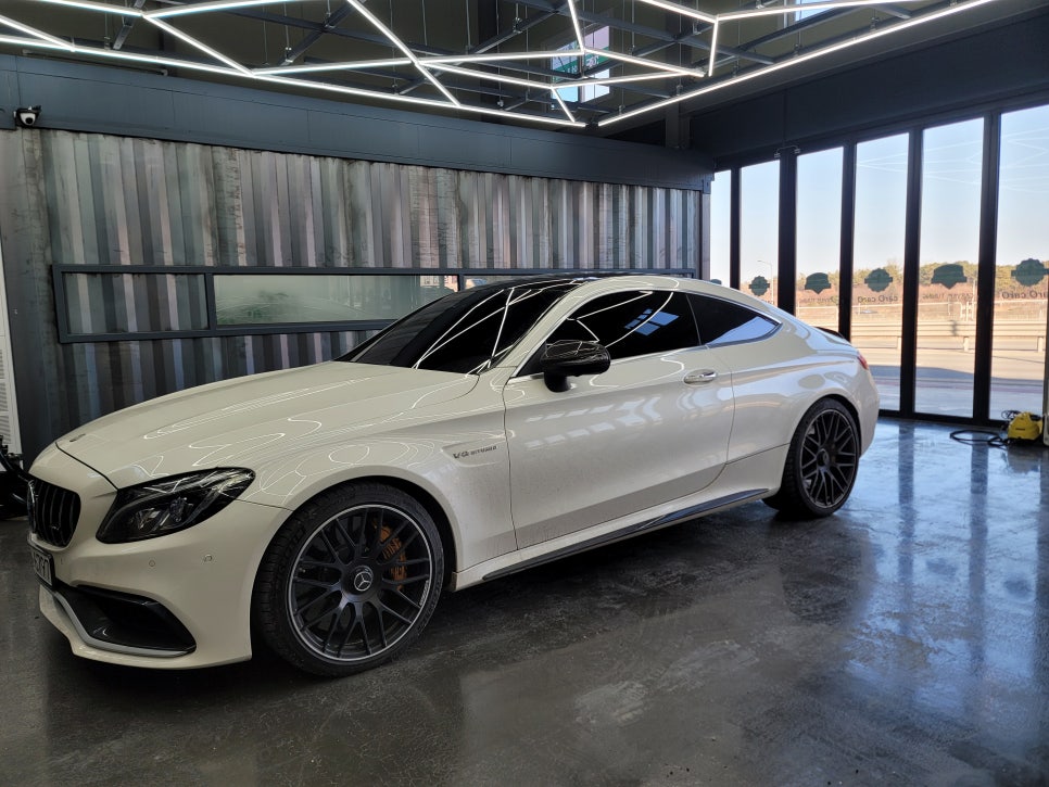 광주 벤츠레트로핏 > 벤츠 C 63amg 세로그릴 교체 시공