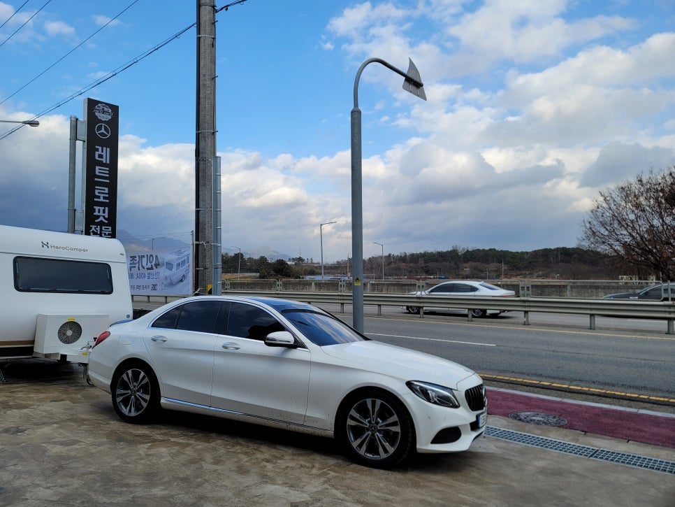 광주 벤츠레트로핏 >벤츠C220d - 핸들열선 3선버튼, 데쉬보드 엠비언트, 미드레인지 엠비언트, 디스트로닉 앰블런