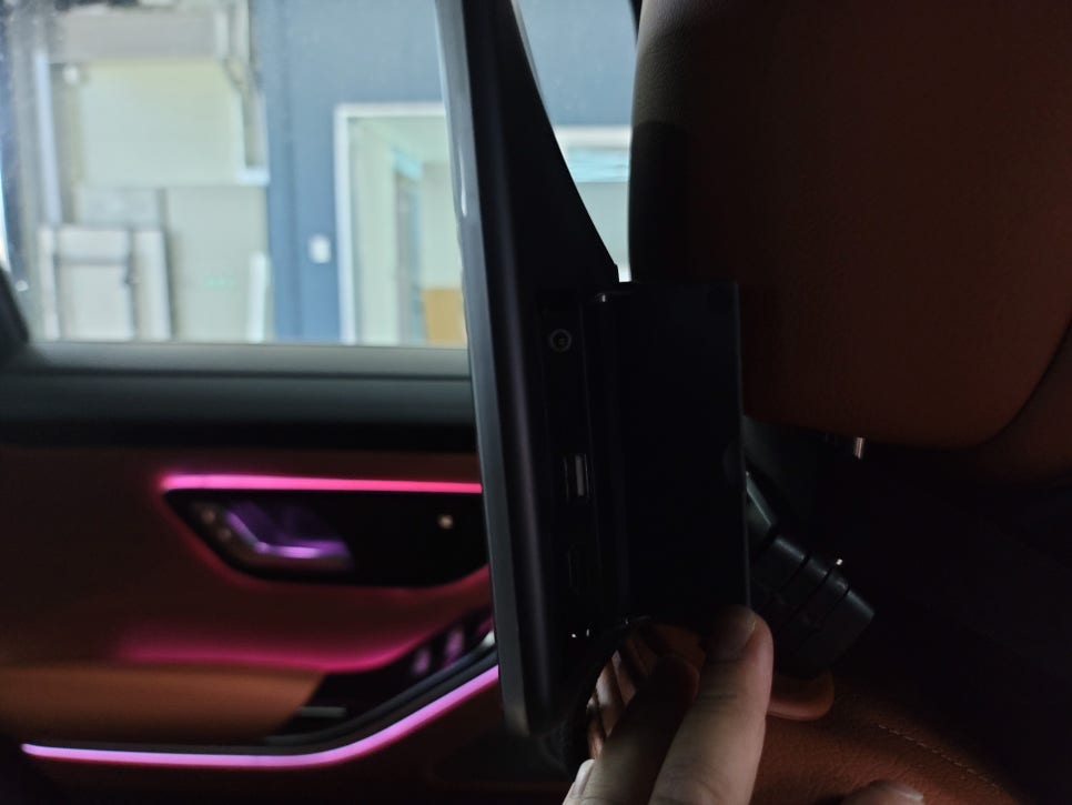 w223 S350d - 리어모니터 Q125 " 차안에서 즐기는 멀티미디어"