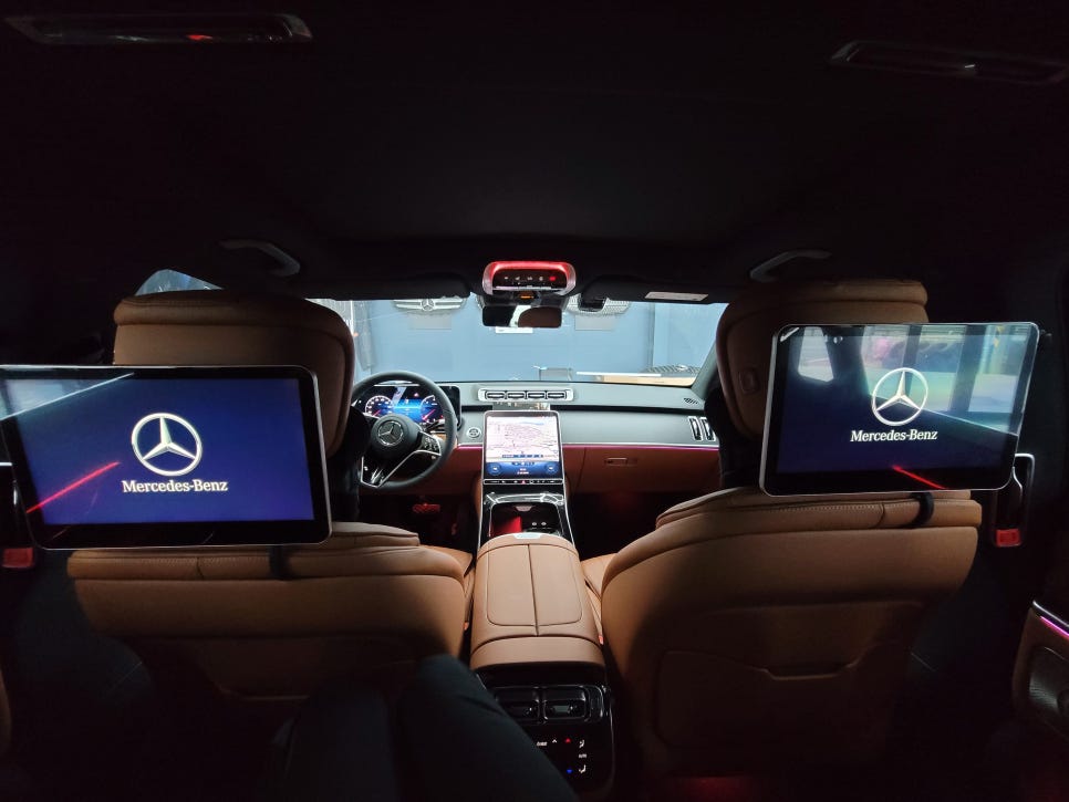 w223 S350d - 리어모니터 Q125 " 차안에서 즐기는 멀티미디어"