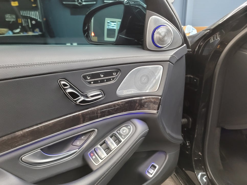 벤츠 S350d - 3D부메스터 & 7색 엠비언트 / m2c 200a 플러스