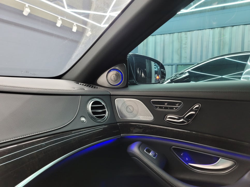 벤츠 S350d - 3D부메스터 & 7색 엠비언트 / m2c 200a 플러스