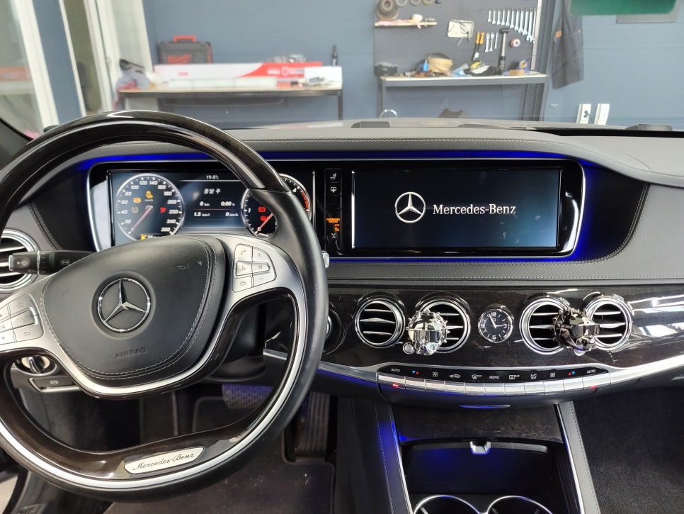벤츠 S350d - 3D부메스터 & 7색 엠비언트 / m2c 200a 플러스