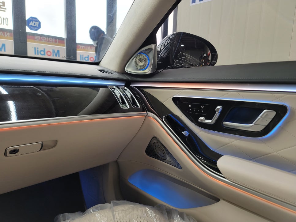 벤츠 W223 S580 - 벤츠 순정 4D 부메스터