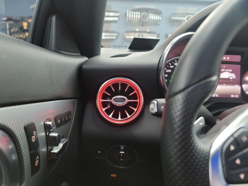 벤츠 SLC 43amg - 순정연동12색 송풍구엠비언트 & 레드컬러 안전벨트 / 풋등 엠비언트 추가 시공까지~~~