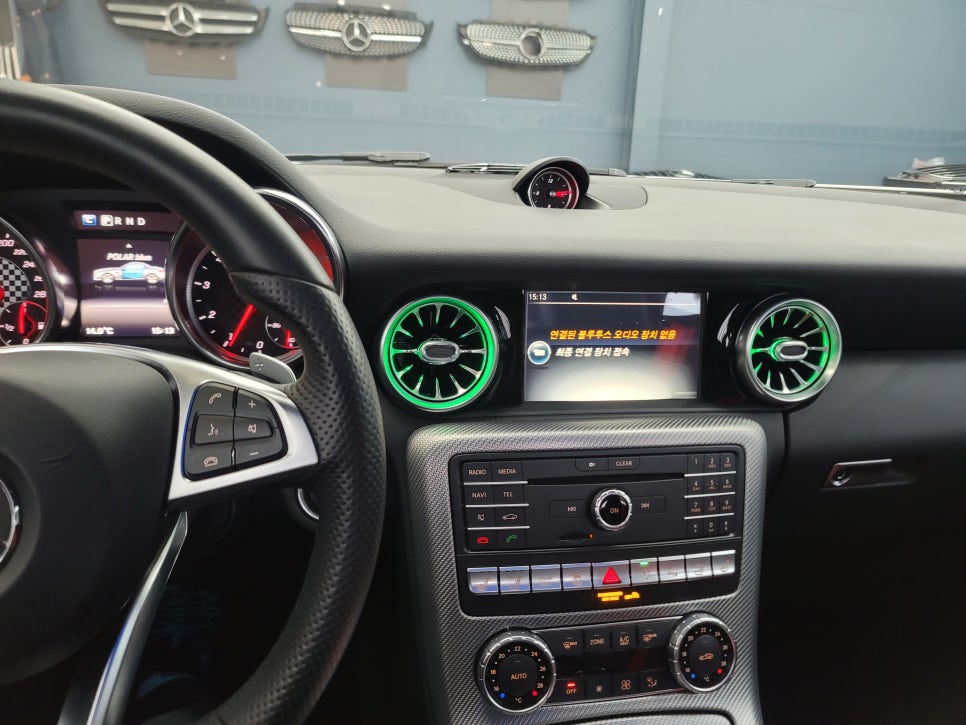 벤츠 SLC 43amg - 순정연동12색 송풍구엠비언트 & 레드컬러 안전벨트 / 풋등 엠비언트 추가 시공까지~~~