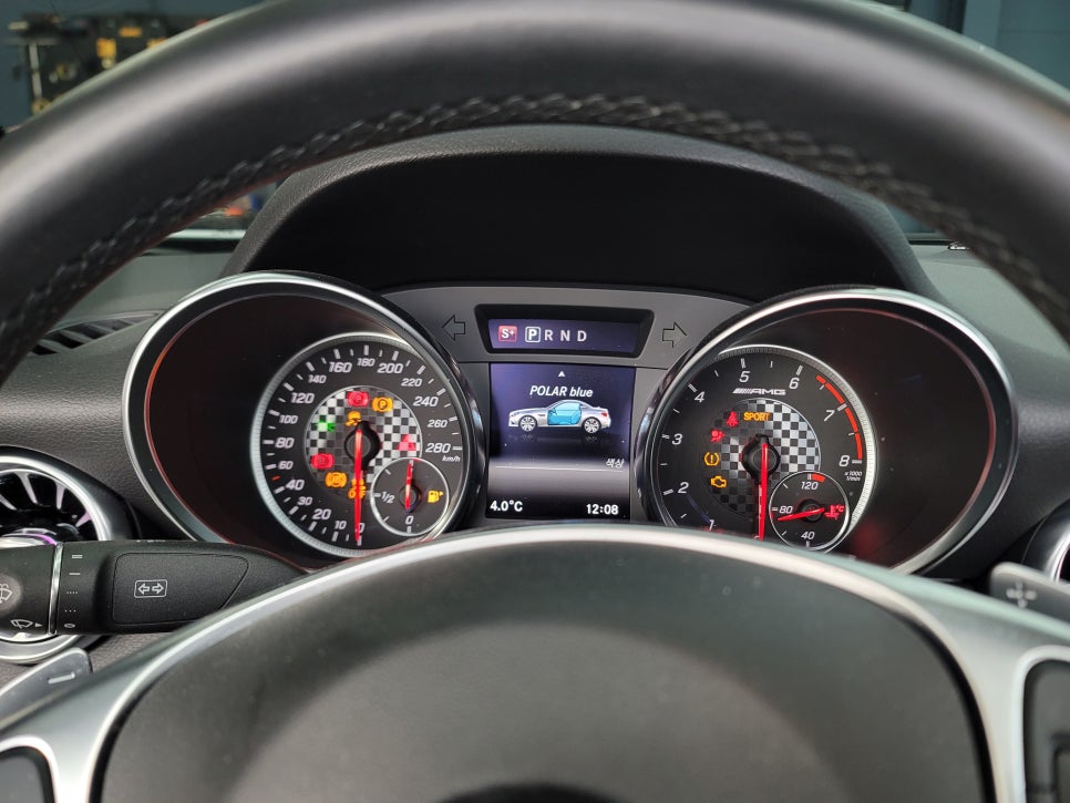 벤츠 SLC 43amg - 순정연동12색 송풍구엠비언트 & 레드컬러 안전벨트 / 풋등 엠비언트 추가 시공까지~~~