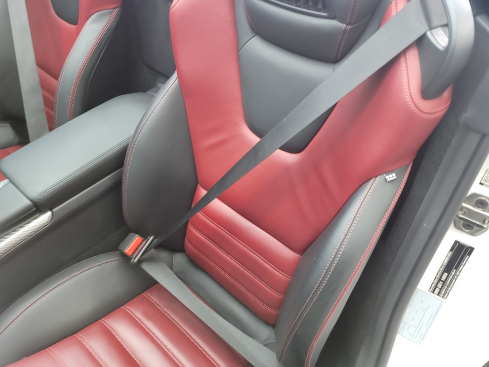 벤츠 SLC 43amg - 순정연동12색 송풍구엠비언트 & 레드컬러 안전벨트 / 풋등 엠비언트 추가 시공까지~~~