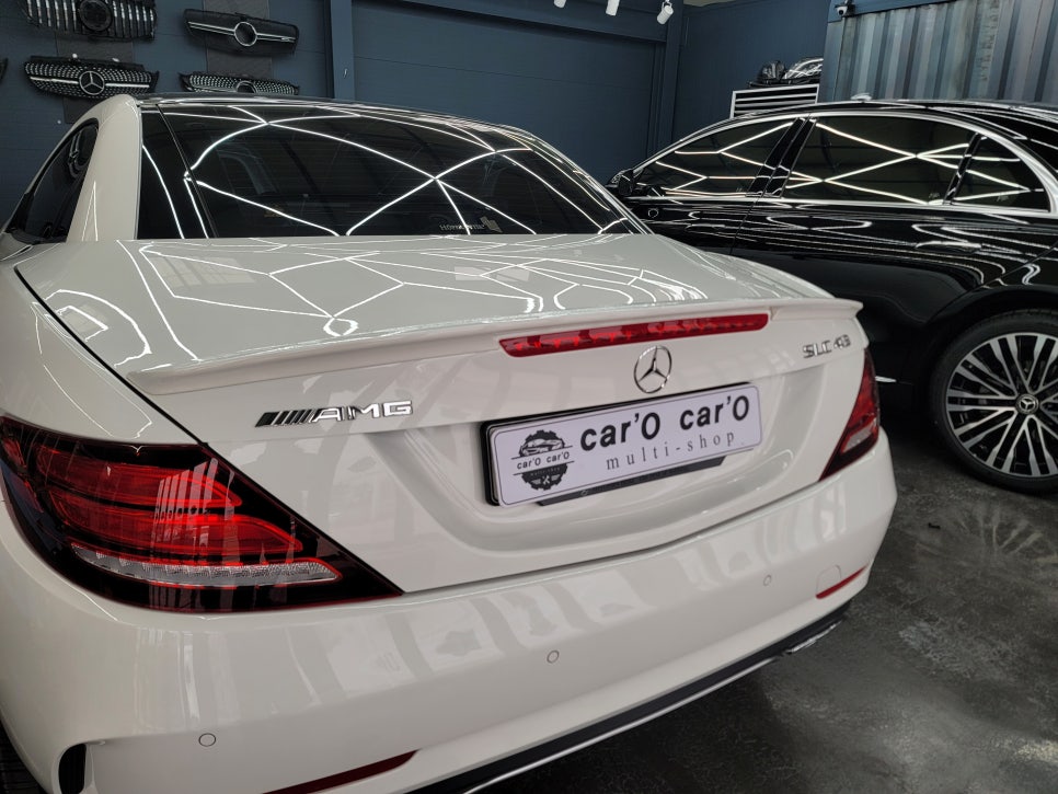 벤츠 SLC 43amg - 순정연동12색 송풍구엠비언트 & 레드컬러 안전벨트 / 풋등 엠비언트 추가 시공까지~~~