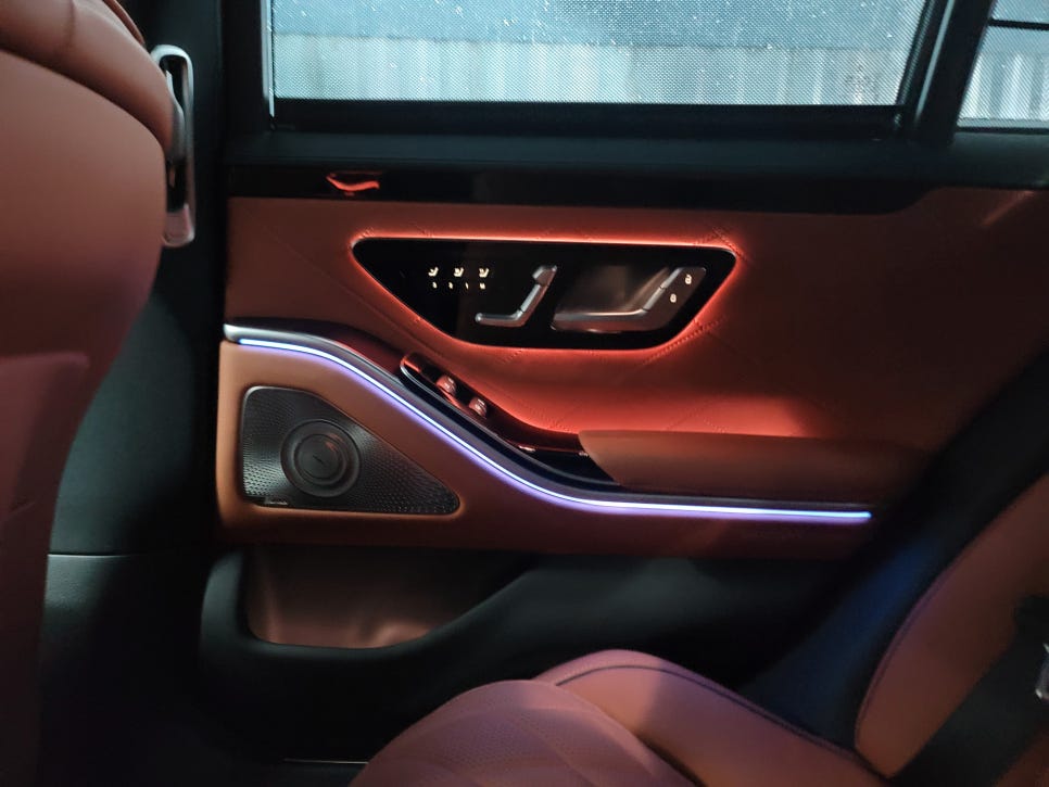 벤츠 S400d - 액티브 엠비언트 & 4D 부메스터 시공