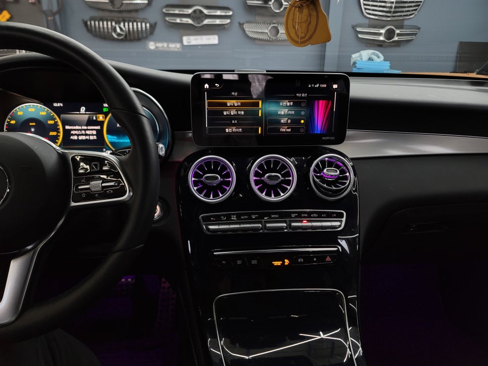 벤츠 GLC200d 쿠페 - 세로그릴, 송풍구엠비언트, 벤츠 순정64색 엠비언트, AMG월계수도어 스팟