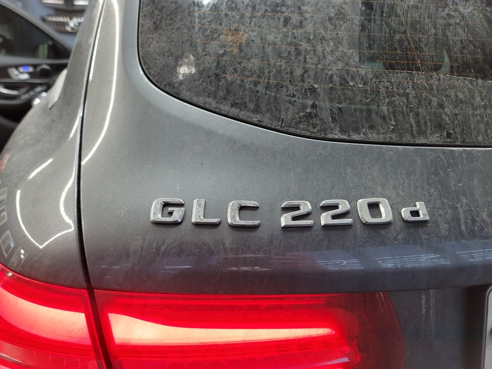 벤츠 GLC220d - 통풍시트 & 순정형 버튼 " 미리 준비하세요~"