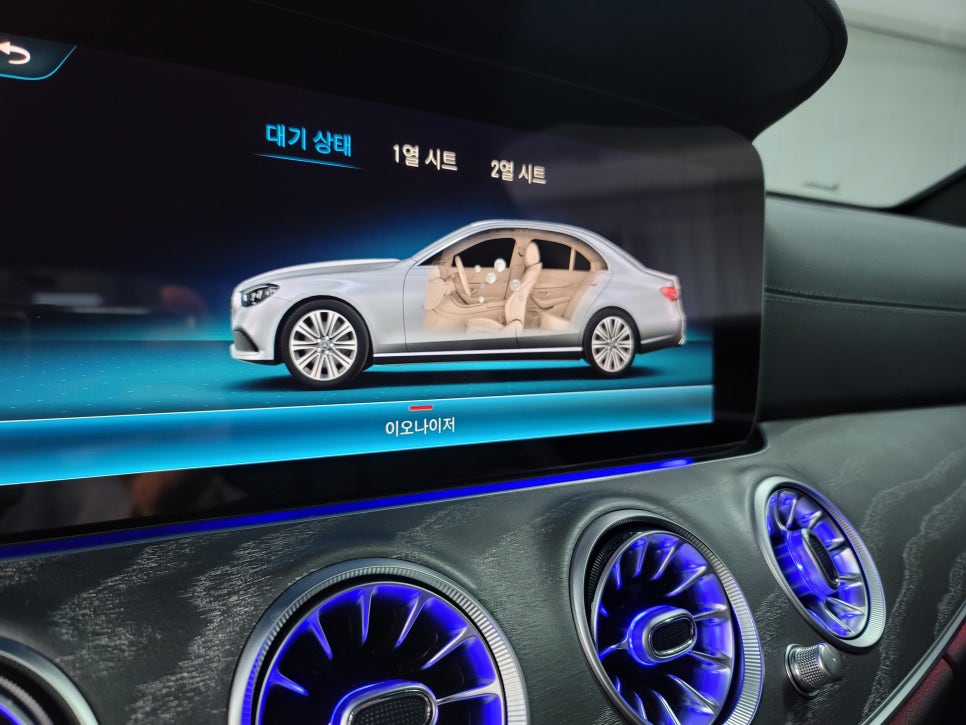 벤츠E350- 신차출고, 송풍구엠비언트, 3D부메스터, 이오나이저, R버튼교체 및 코딩 활성화, 리어 모니터 노바Z9 " 부족한 옵션 채워 풀패키지차량 만들기 !! "