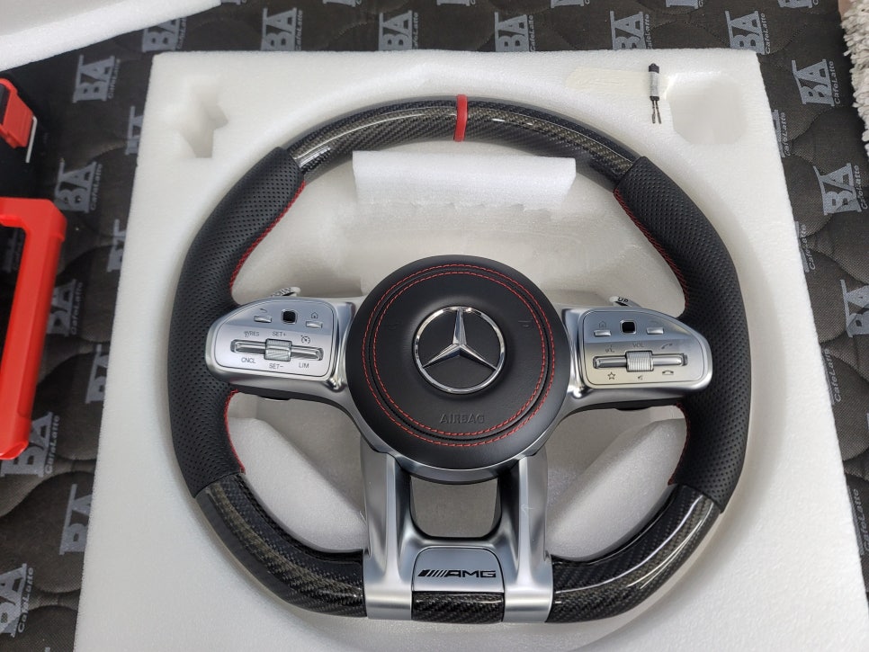 벤츠 E450 카브리올레 - 레드스티치 AMG 커스텀 카본핸들