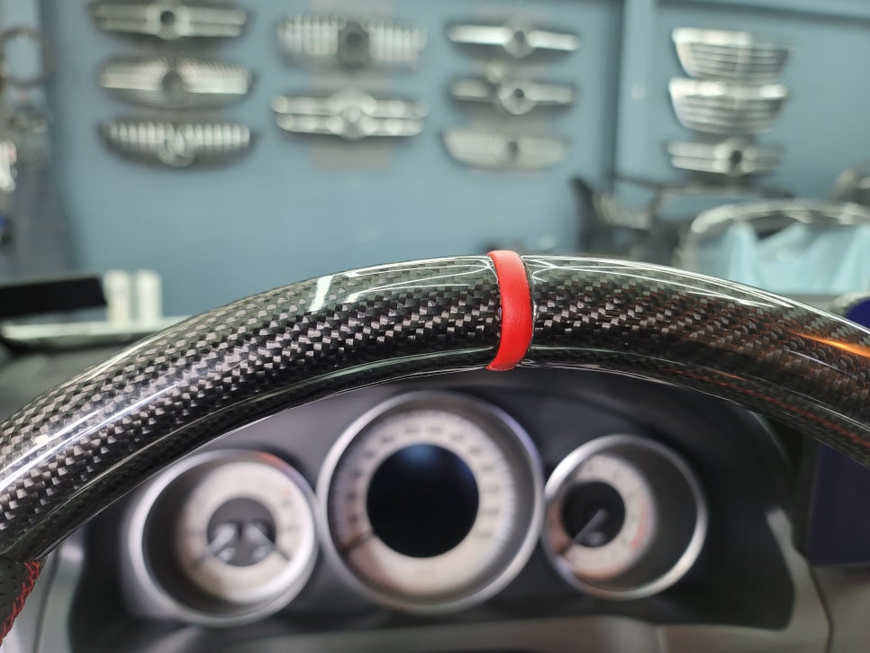벤츠 E450 카브리올레 - 레드스티치 AMG 커스텀 카본핸들