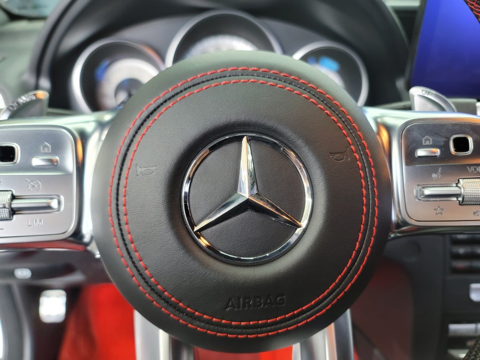 벤츠 E450 카브리올레 - 레드스티치 AMG 커스텀 카본핸들