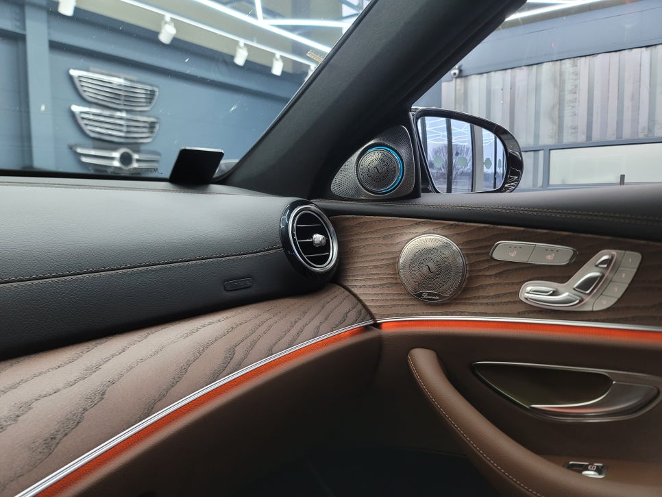 벤츠E220d - 하이클라스 3D부메스터