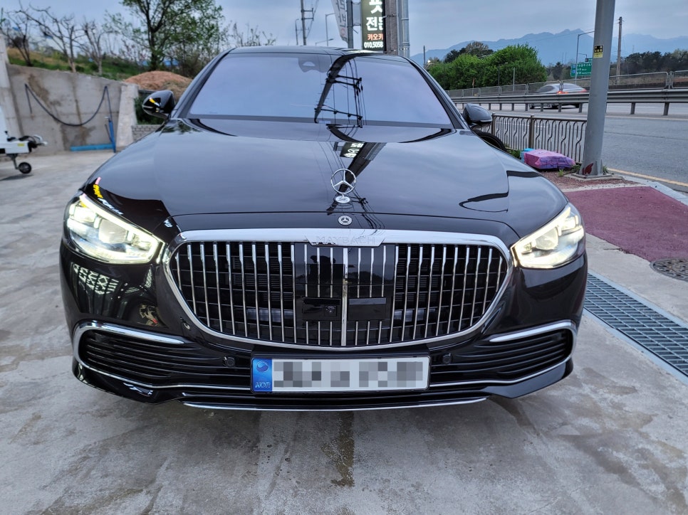 벤츠W223 S500 - 마이바흐 그릴교체
