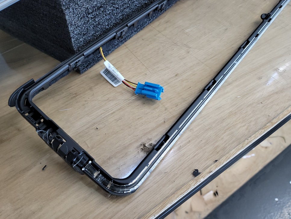 벤츠E220d -벤츠 순정 계기판 상단 엠비언트