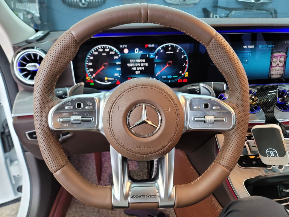 벤츠CLS400d - 브라운AMG커스텀핸들, 계기판 상단엠비언트, R버튼, 크롬 도어핀