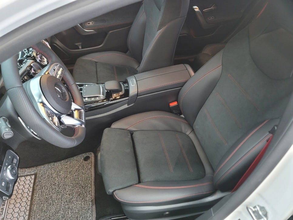 벤츠A45amg - 통풍시트 & 순정 버튼 " 알칸타라도 통풍시트 가능해요~"