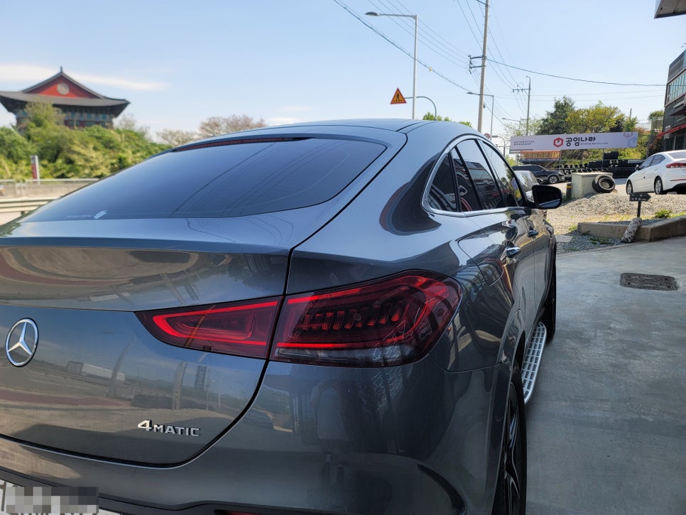 벤츠GLE400d - 소프트 클로징, 세로그릴, 부메스터 엠비언트