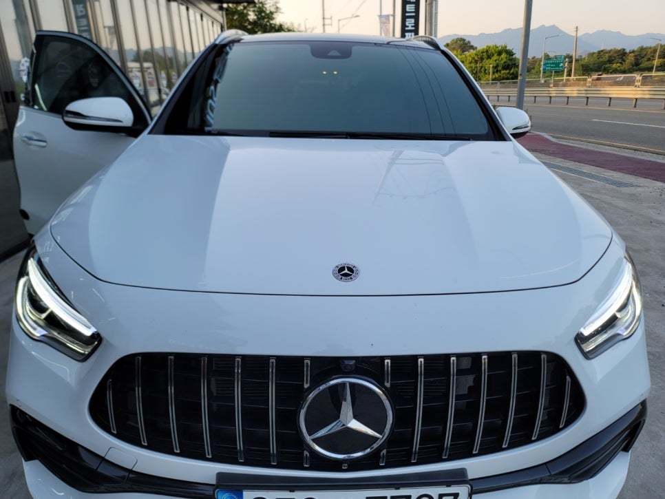 광주 카오카오 - 벤츠 GLA250 통풍시트 & 순정버튼 " 좌석당 팬 5개 " / 1열 레드 컬러안전벨트