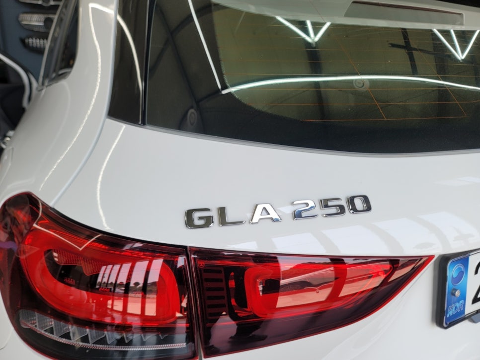 광주 카오카오 - 벤츠 GLA250 통풍시트 & 순정버튼 " 좌석당 팬 5개 " / 1열 레드 컬러안전벨트