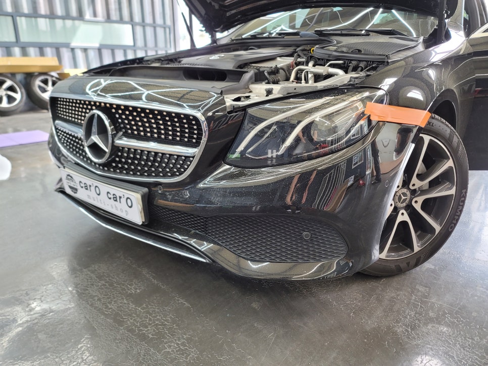 벤츠 W213 E250 - 사고인한 범퍼 교체 / E43amg 프론트 범퍼 및 순정파츠( 애프터 프론트 범퍼 + 순정파츠의 조합 )