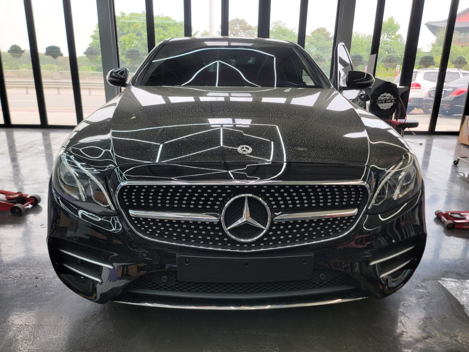 벤츠 W213 E250 - 사고인한 범퍼 교체 / E43amg 프론트 범퍼 및 순정파츠( 애프터 프론트 범퍼 + 순정파츠의 조합 )