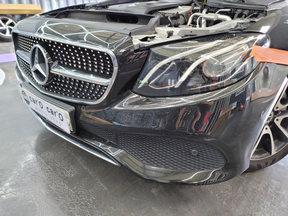 벤츠 W213 E250 - 사고인한 범퍼 교체 / E43amg 프론트 범퍼 및 순정파츠( 애프터 프론트 범퍼 + 순정파츠의 조합 )