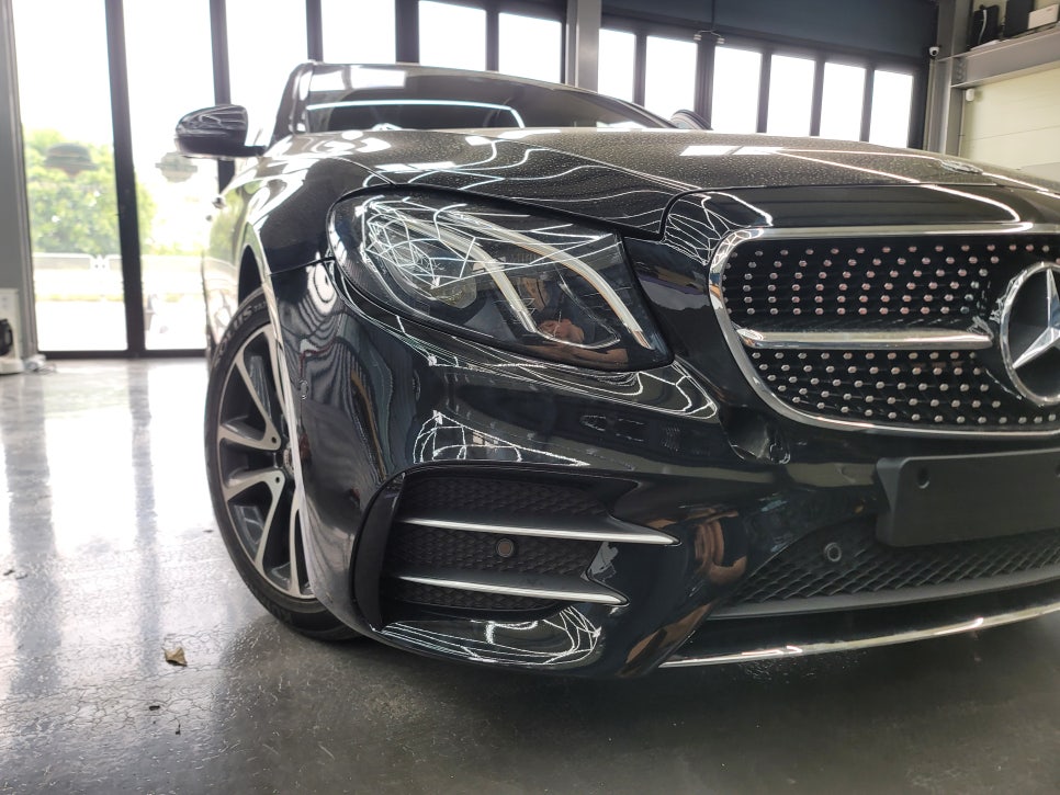 벤츠 W213 E250 - 사고인한 범퍼 교체 / E43amg 프론트 범퍼 및 순정파츠( 애프터 프론트 범퍼 + 순정파츠의 조합 )