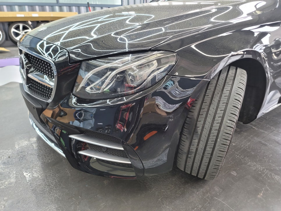 벤츠 W213 E250 - 사고인한 범퍼 교체 / E43amg 프론트 범퍼 및 순정파츠( 애프터 프론트 범퍼 + 순정파츠의 조합 )