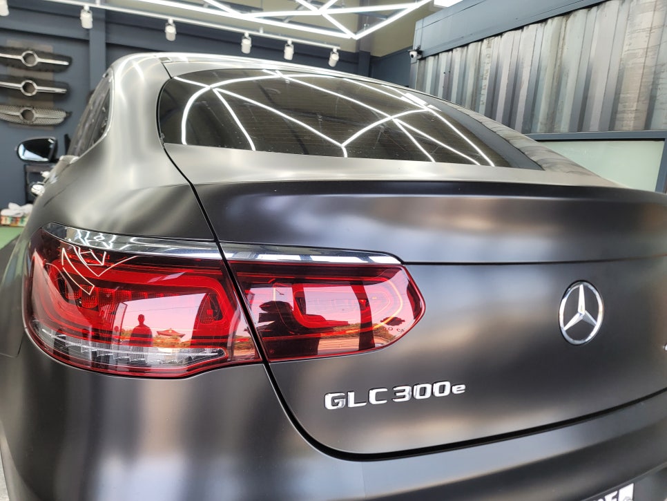 광주 벤츠엠비언트 전문시공업체 > 벤츠GLC300e 벤츠 순정엠비언트 - 송풍구엠비언트 & 3D부메스터 & 데쉬보드 추가 시공