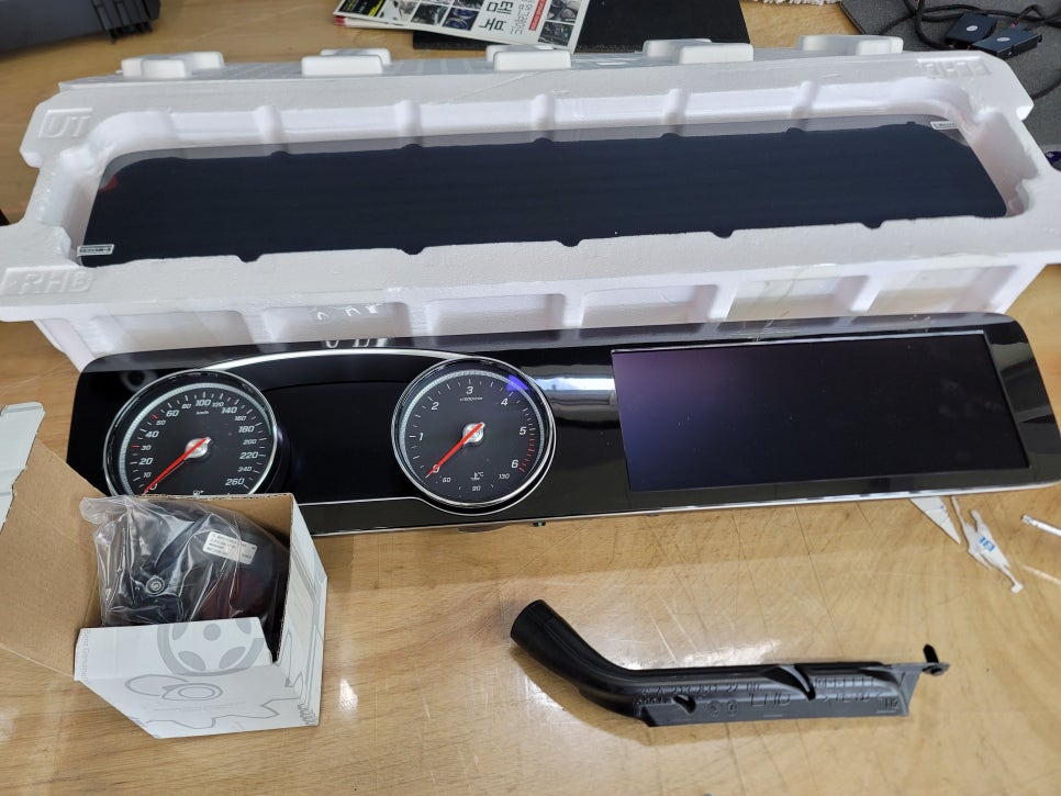 광주 카오카오 > 벤츠E220d 쿠페 - 와이드콕핏(리퍼상품), 팬2추가 / 아이나비 QDX7000, 커넥티드, 에코파워팩S12