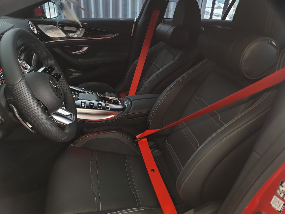 벤츠GT 43amg - 1열 컬러 안전벨트