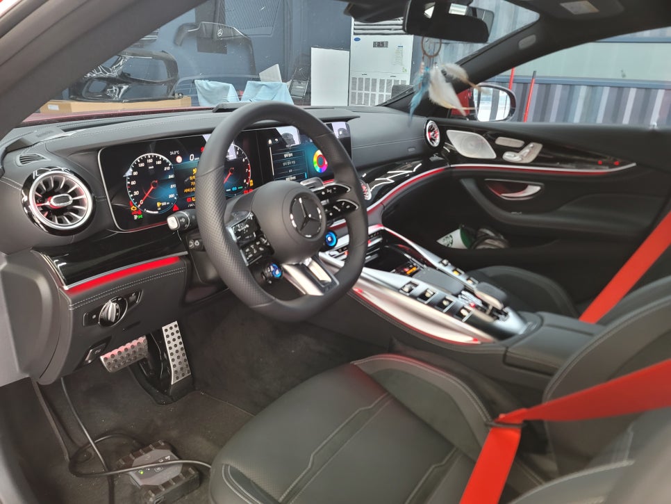 벤츠GT 43amg - 1열 컬러 안전벨트
