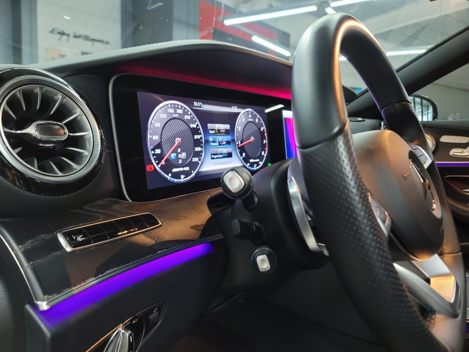 벤츠 레트로핏 카오카오> 벤츠E200d 카브리올레 - 와이드콕핏 & 팬2시공 / AMG 프로그래밍 & 생활코딩