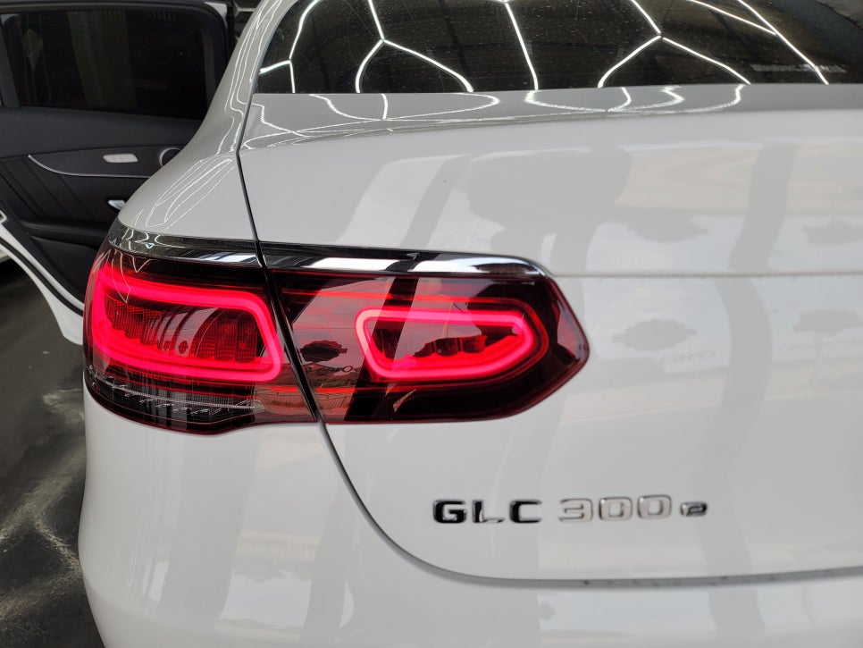 벤츠 엠비언트 맛집 > 벤츠GLC300e - 송풍구 엠비언트, 데쉬보드 엠비언트, 1열 컬러 안전벨트 " 실내 인테리어 완성"