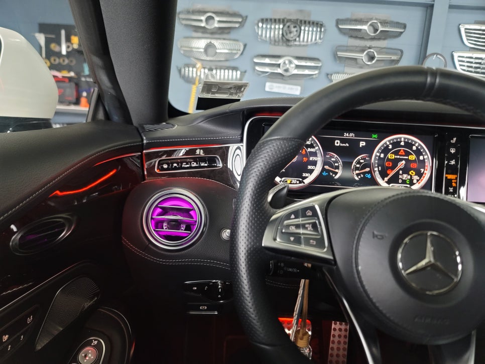 벤츠S63amg 쿠페 - 송풍구 엠비언트 (커스텀, 어플 사용), 카플레이어 모듈 설치, AMG D컷 카본 커스텀핸들