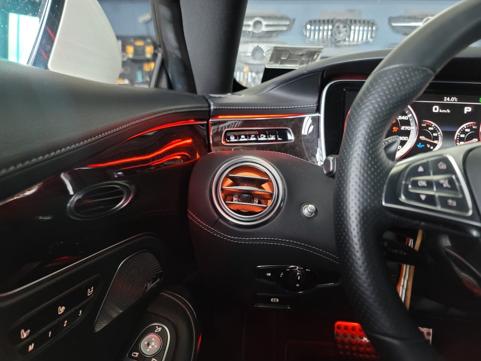 벤츠S63amg 쿠페 - 송풍구 엠비언트 (커스텀, 어플 사용), 카플레이어 모듈 설치, AMG D컷 카본 커스텀핸들