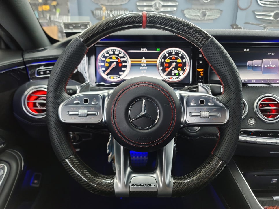 벤츠S63amg 쿠페 - 송풍구 엠비언트 (커스텀, 어플 사용), 카플레이어 모듈 설치, AMG D컷 카본 커스텀핸들