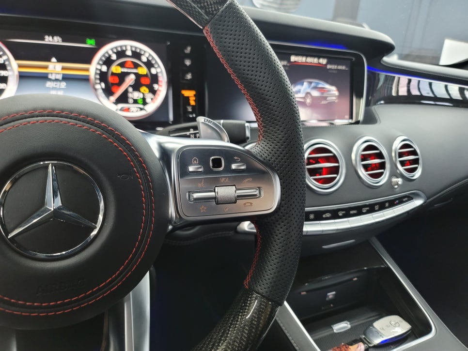 벤츠S63amg 쿠페 - 송풍구 엠비언트 (커스텀, 어플 사용), 카플레이어 모듈 설치, AMG D컷 카본 커스텀핸들