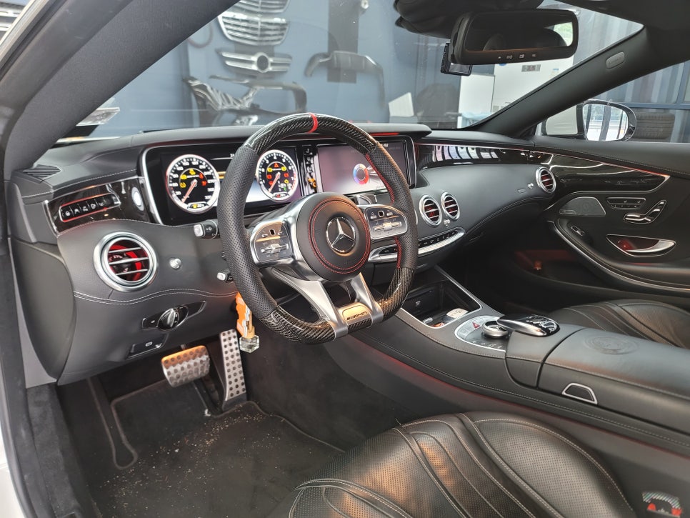 벤츠S63amg 쿠페 - 송풍구 엠비언트 (커스텀, 어플 사용), 카플레이어 모듈 설치, AMG D컷 카본 커스텀핸들